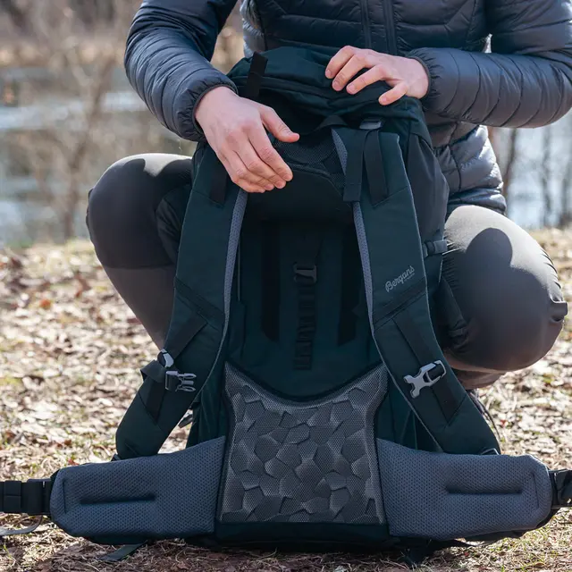 Bergans Rondane V6 W 40L Black Allsidig og slitesterk lett ryggsekk 