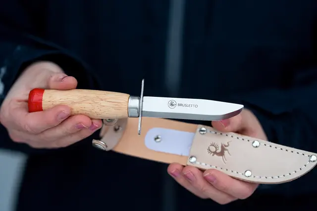 Brusletto liten speiderkniv Rød Speiderkniv med butt tupp 