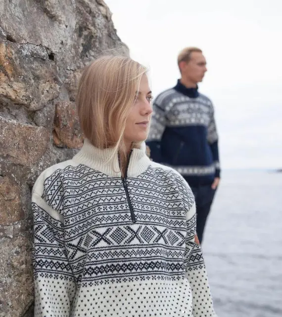 Bråtens Setesdal Genser Hvit S God og varm ullgenser med fôret hals 