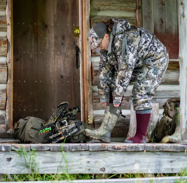 Darn Tough W Hunter Over-the-Calf Sokker Burgundy S 