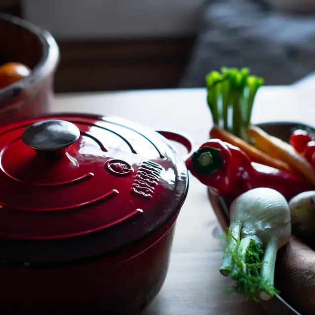 Espegard Støpejernsgryte 4 L Rødemaljert til bål og induksjon 