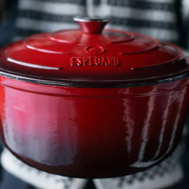 Espegard Støpejernsgryte 4 L Rødemaljert til bål og induksjon 