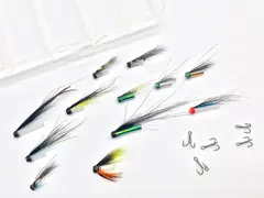 Fishmadman Riffling Hitch Set Inkludert boks og kroker