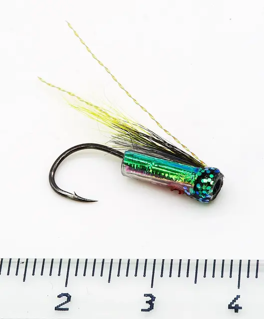 Fishmadman V-Fly Hitchman Green #10-14 Kjøp 12 fluer få gratis flueboks 