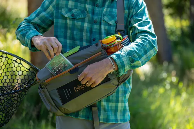 Fishpond Flathead Sling Pack Gravel Oppdatert teknisk slingbag ryggsekk 