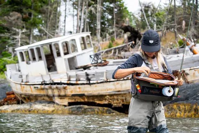 Fishpond Flathead Sling Pack Gravel Oppdatert teknisk slingbag ryggsekk 