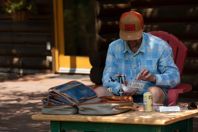 Fishpond Tailwater Fly Tying Kit Fluebindebag med god plass 