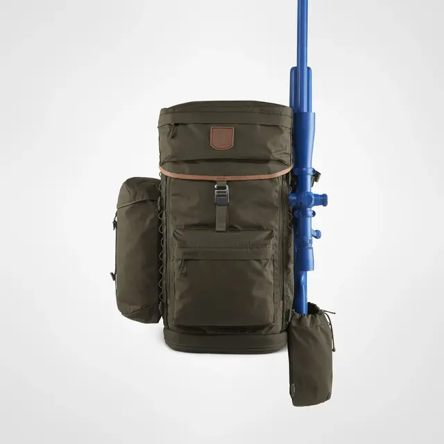 Fjällräven Singi Stubben Dark Olive Robust ryggsekk til friluftsliv 27l 