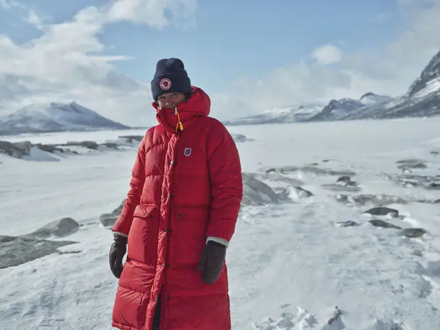 Fjällräven Expedition Long Down Parka W Lang dunparkas til dame Deep Forest L 