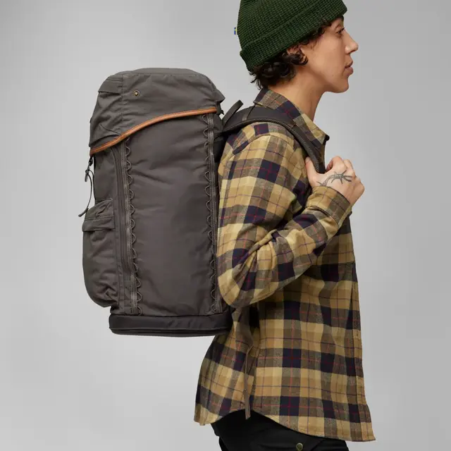 Fjällräven Singi Stubben Dark Olive Robust ryggsekk til friluftsliv 27l 