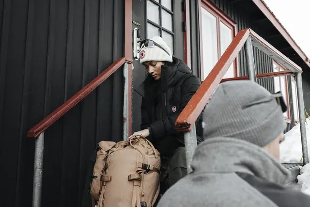 Fjällräven 1960 Logo Hat Mustard Yellow Behagelig strikkelue i lammeull 