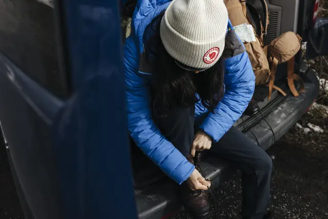 Fjällräven 1960 Logo Hat Mustard Yellow Behagelig strikkelue i lammeull 