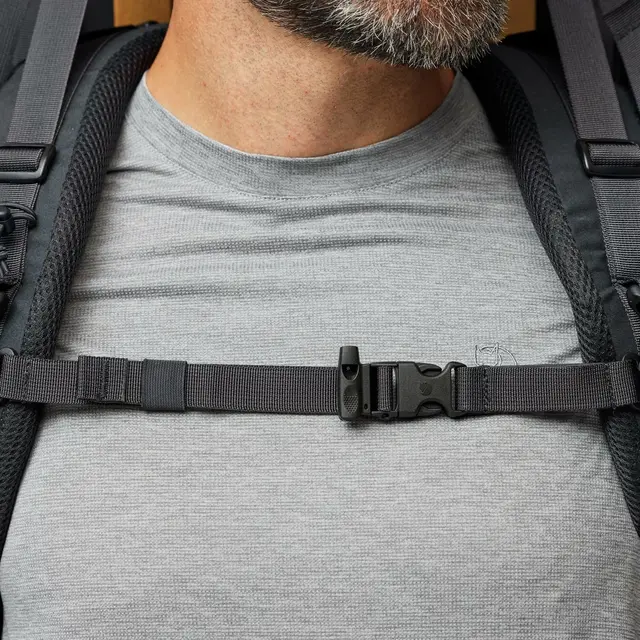 Fjällräven Kajka 100 Coal Black Avansert tursekk som er behagelig å bære 