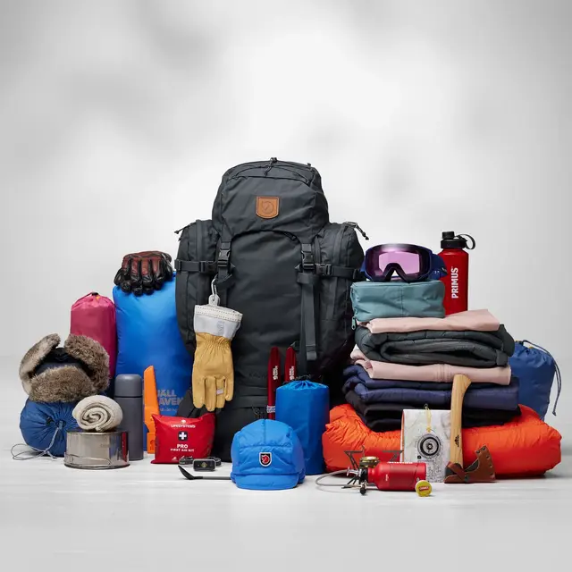 Fjällräven Kajka 85 Coal Black Avansert tursekk med høy bærekomfort 