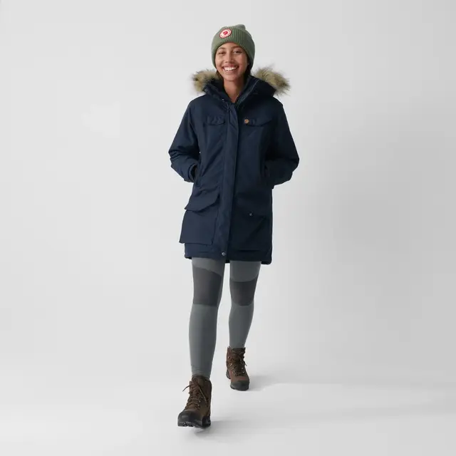 Fjällräven Nuuk Parka W Black L Komfortabel og varm parkas til dame 