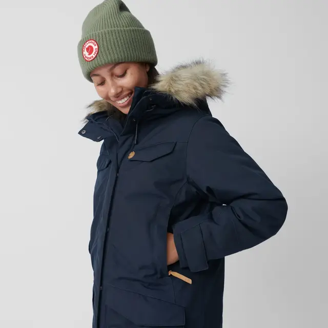 Fjällräven Nuuk Parka W Black L Komfortabel og varm parkas til dame 