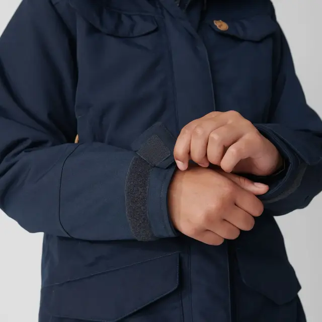 Fjällräven Nuuk Parka W Black L Komfortabel og varm parkas til dame 