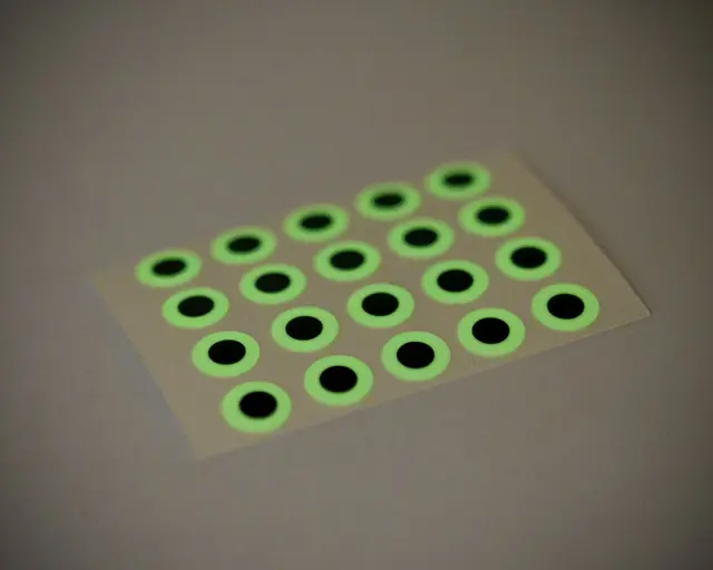 Flydressing Stick On Eyes 4,8mm Glow in the Dark 
