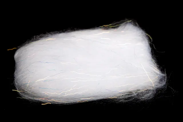 Flydressing Titan dubbing White Langfibret dubbing med flash 