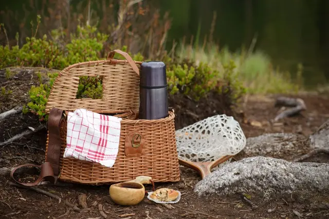 Flydressing fiskekurv av rotting 