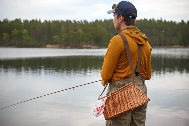Flydressing fiskekurv av rotting 