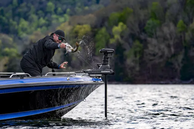 Garmin Force Kraken Sort 75'' Frrontmonter motor til større båter 