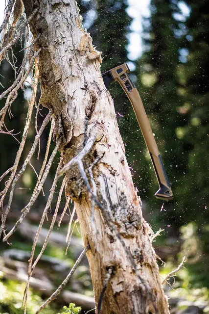 Gerber Bushcraft Axe Coyoyte Brown Multifunksjons buschcraft øks på 66,7cm 