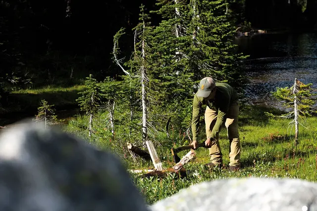 Gerber Bushcraft Axe Coyoyte Brown Multifunksjons buschcraft øks på 66,7cm 
