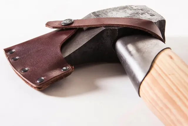 Gränsfors Stor Klyveøks 70cm Eggbeskytter av vegetabilsk garvet skinn 