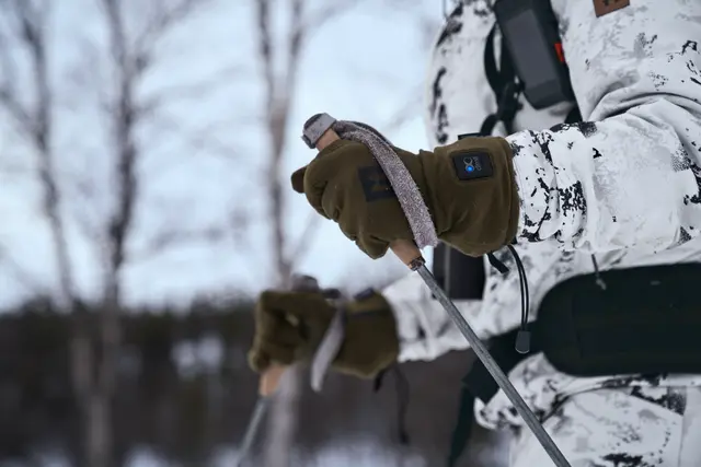 Härkila clim8 HWS gloves Brun M Regulerer automatisk varmen i hanskene 