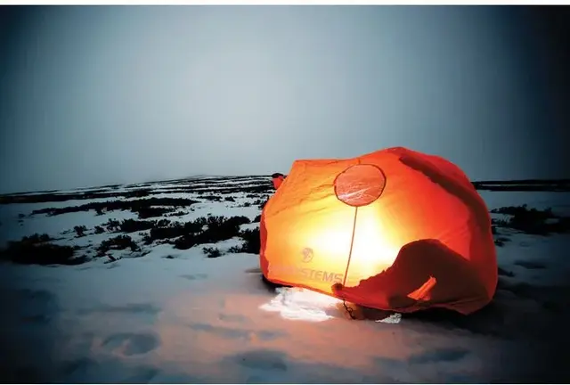 Lifesystems Ultralight Survival 2 Orange Superlett vindsekk som rommer 2 personer 