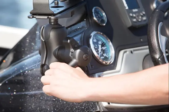 RAM Mounts Large Marine Electronics Kartplotterfeste til store skjermer 