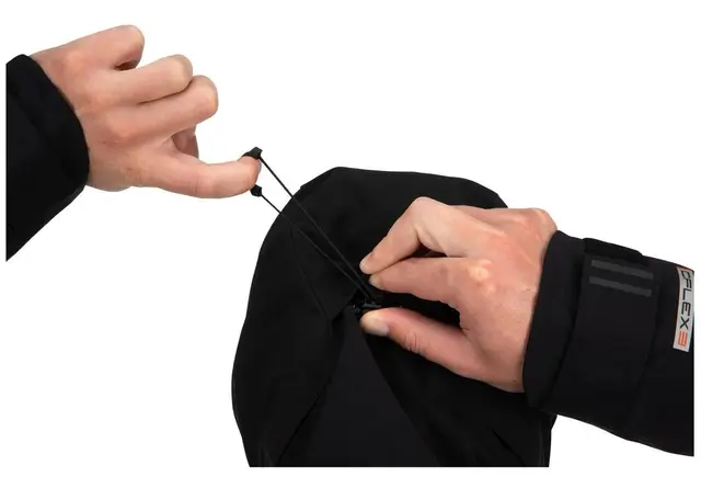 Simms CX Fishing Jacket Blackout S Jakken som holder deg tørr og varm 