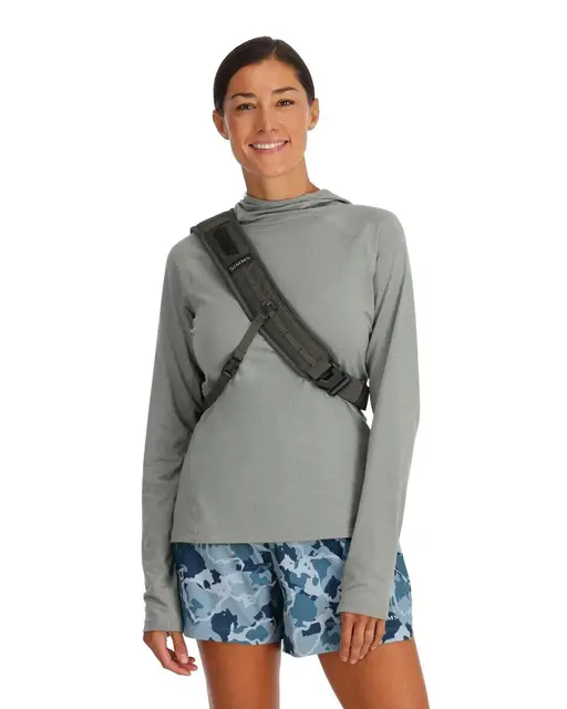 Simms Tributary Sling Pack Basalt Lett sling bag for sportsfiskere 