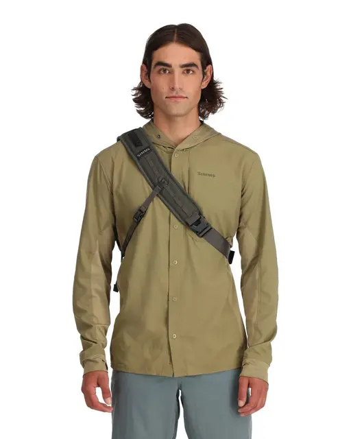 Simms Tributary Sling Pack Basalt Lett sling bag for sportsfiskere 
