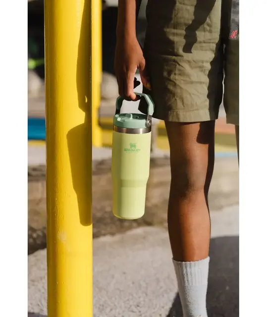 Stanley Iceflow Flip Straw Citron Praktisk drikkeflaske med sugerør 0,89 L 