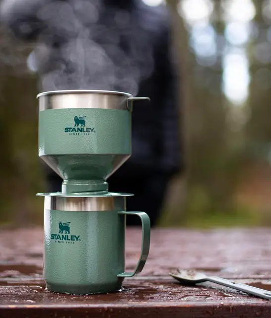 Stanley Gavesett Pour Over+Camp Mug Lag den perfekte tur kaffen! 