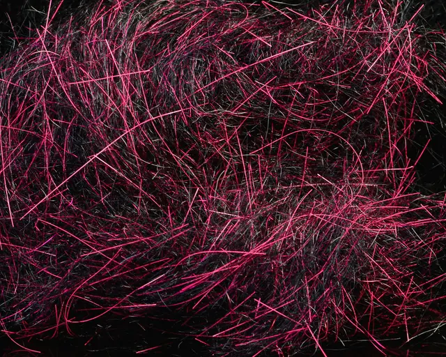 Spawn's UV Simi Seal Dubbing Black / UV Fuchsia 