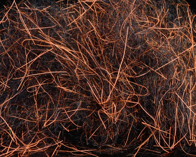 Spawn's UV Simi Seal Dubbing Black / UV Orange 