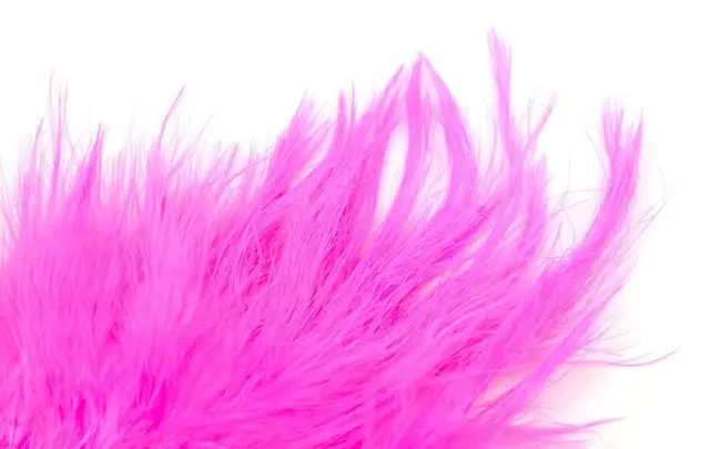 Whiting Bird Fur White dyed Pink Fluene blir enda mer levende 