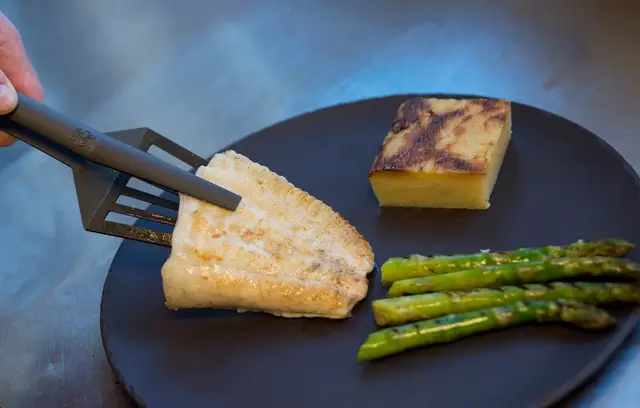 Øyo Spadepinsett Genial til steking,grilling og servering 